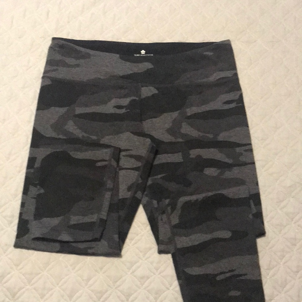 Black Camo Capri Leggings